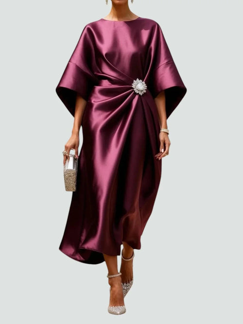 Model wearing satin kimono sleeve midi dress in navy blue – ELEGENZE