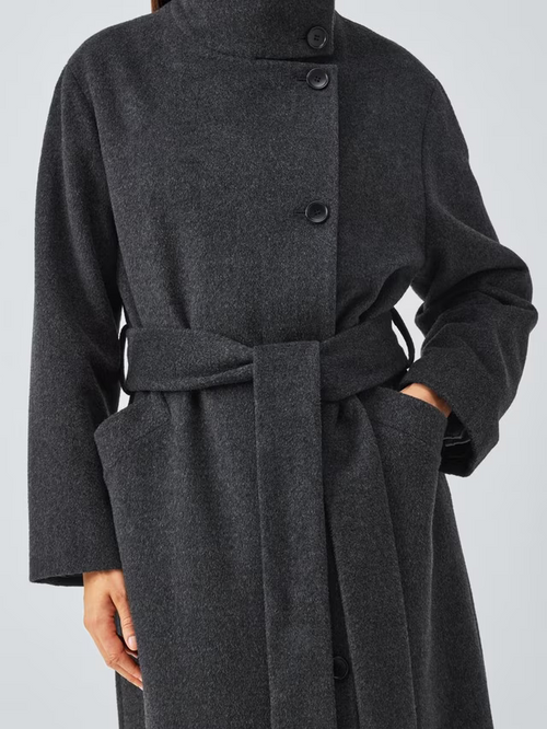 Model wearing fur collar belted long coat in Gray – ELEGENZE