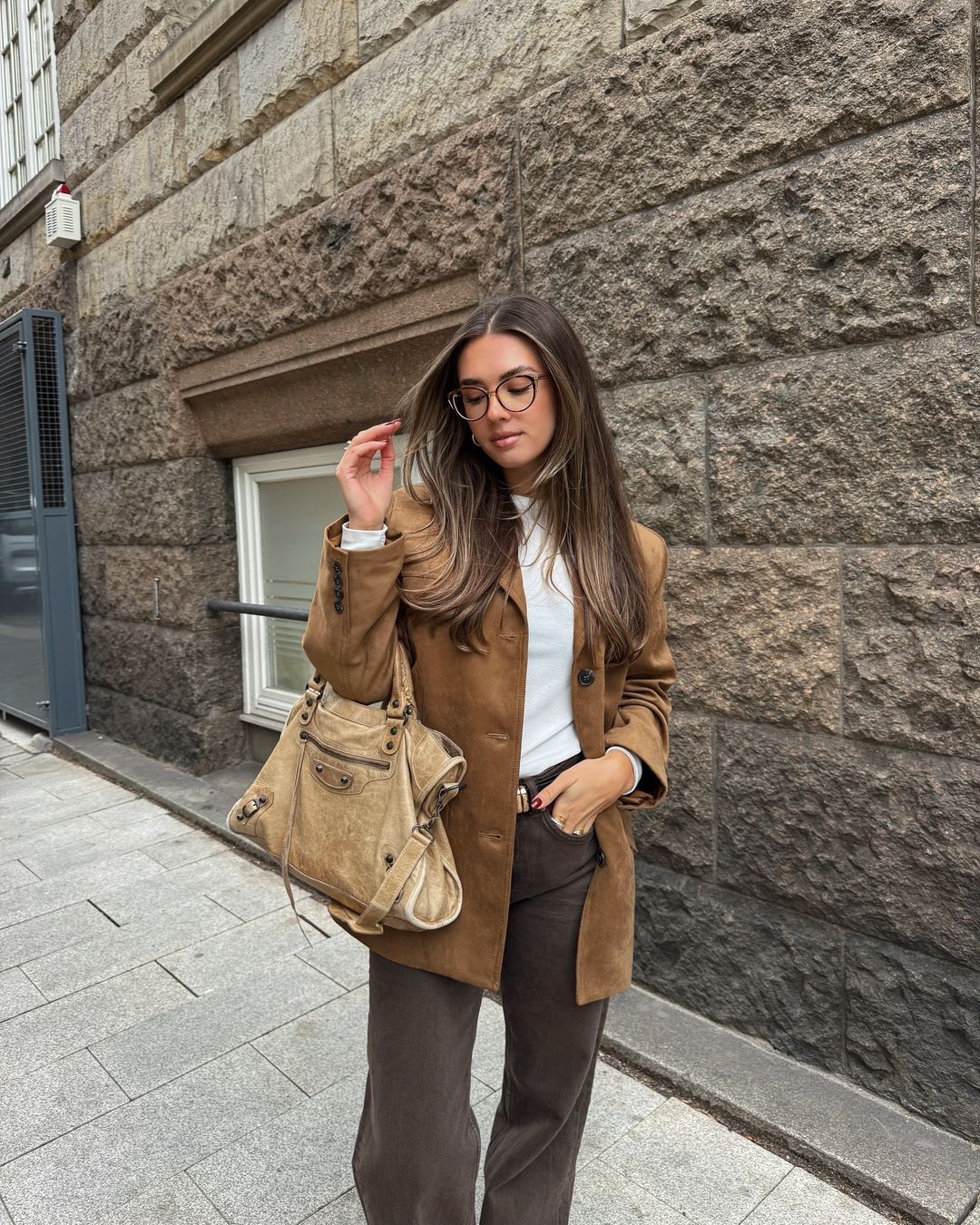 Tailored lapel mid-length wool blend coat in warm brown – ELEGENZE