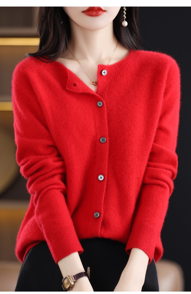 Model wearing relaxed round neck cardigan in Beige – ELEGENZE